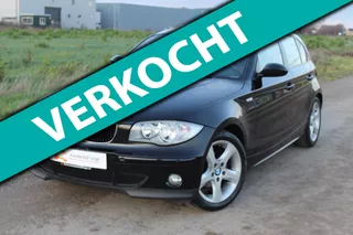 BMW 118i AUTOMAAT / NAVI / DAKRAAM / LMV / PDC / DEALER /VOL